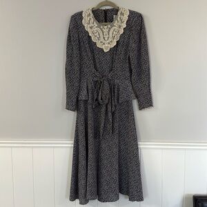 Vintage ALGO-ETTES Canada Prairie-Inspired Midi Dress with Lace Collar – Size 9